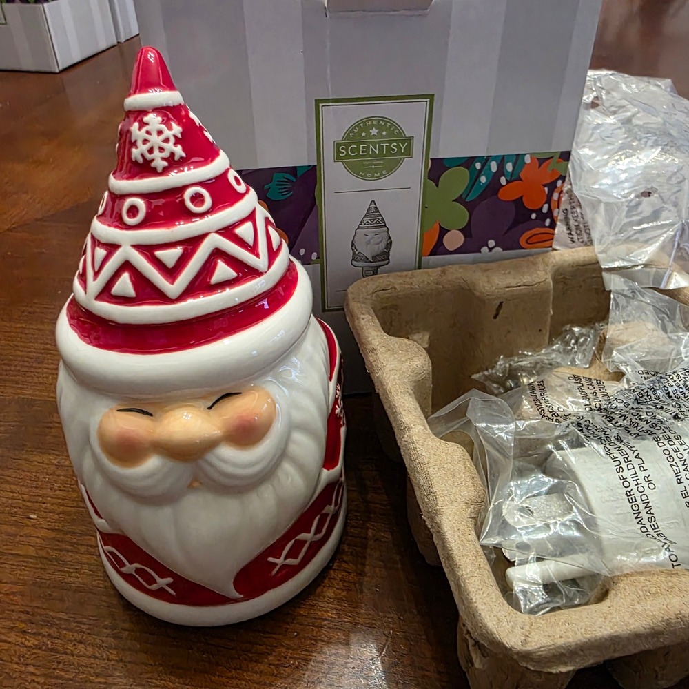 Scentsy Be Jolly Mini Warmer Santa  Christmas Ceramic Wax‎ Melter Wall Plug-In